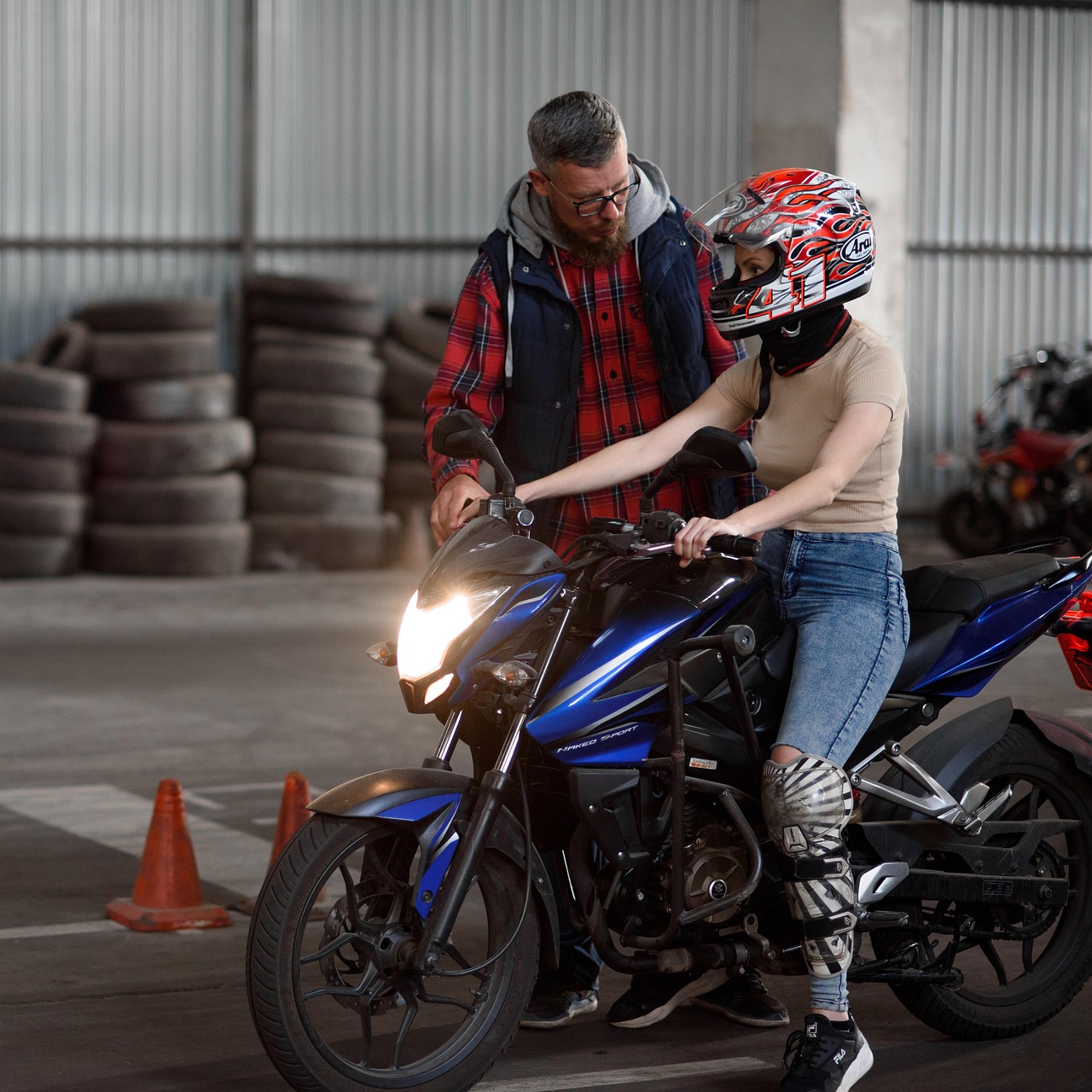 实名QQ号买卖：全网电影app详情下载教程